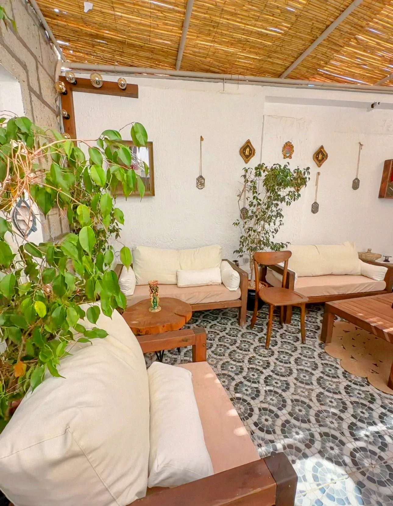 Antik House 1880 avlu oturma alanı